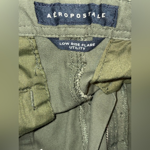 NEW Aeropostale Women Relaxed Fit Mid Y2K Straight Leg Utility Cargo Pant - Picture 4 of 10